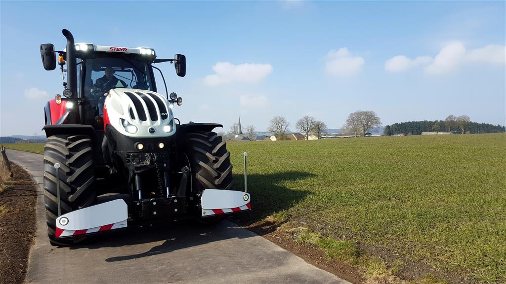 Steyr Eerste Rondjes Van De Steyr Terrus Cvt Met Kg