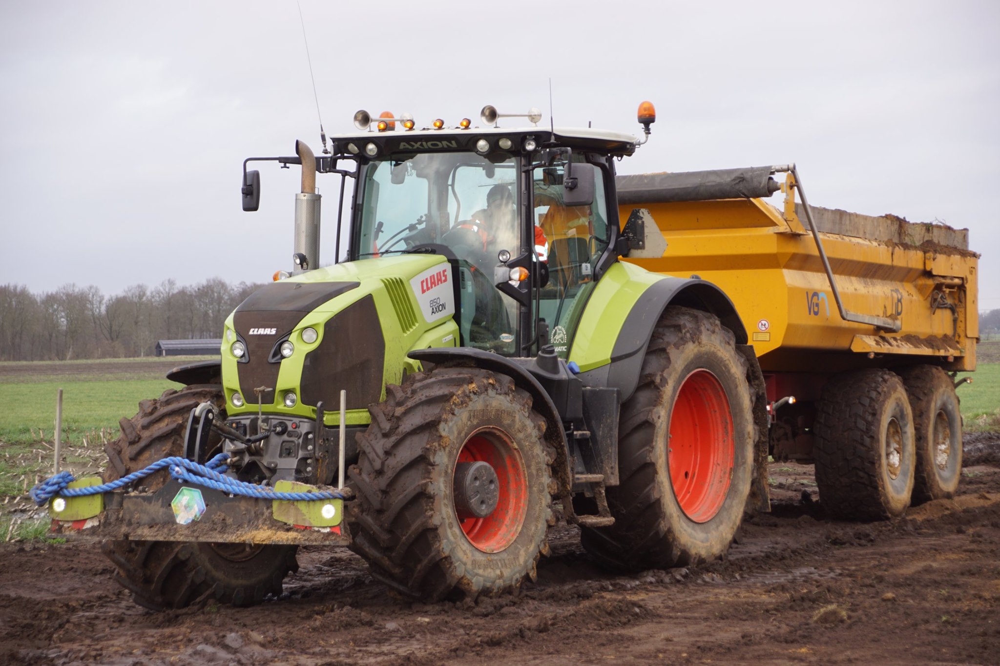 Grond Dumperen Met Een Fendt Vario En Claas Axion Trekkerweb