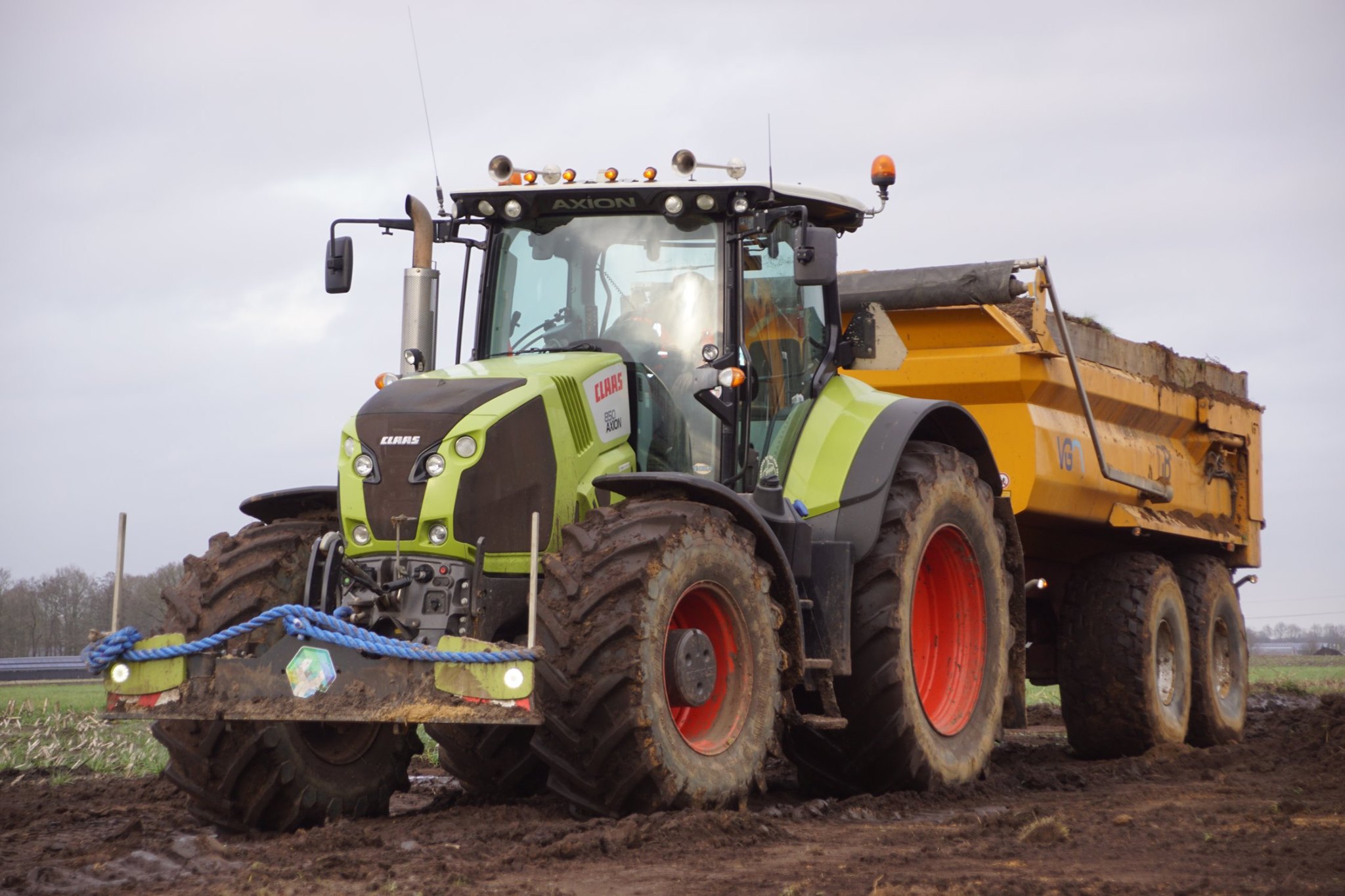 Grond Dumperen Met Een Fendt 826 Vario En Claas Axion 850 Trekkerweb