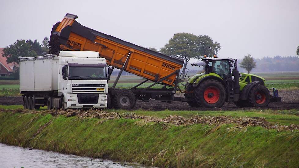 Claas Axion Met Dezeure Overlaadwagen Trekkerweb Nl