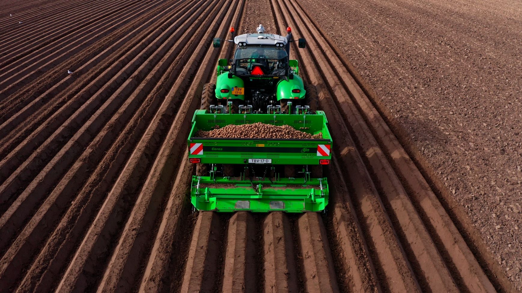 Avr Video Eerste Aardappelen Gaan Grond In Met Nieuwe Avr