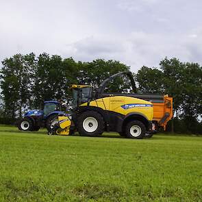 New Holland Gras Hakselen Met New Holland FR 550 Trekkerweb Nl