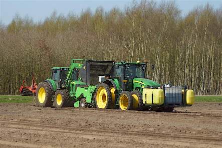 John Deere`s 7930 met Miedema CP42 T