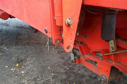 Door de cilinders van de bunker in de hoogste stand te plaatsen kan je veel makkelijker boven een hoge kipper.