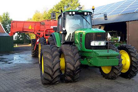 Niet alleen achter maar ook voor dubbellucht voor extra trekkracht.