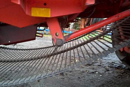 In extreme gevallen kan de klopperstang 5 cm naar boven versteld worden. Waardoor de kloppers extra hard laten reinigen.