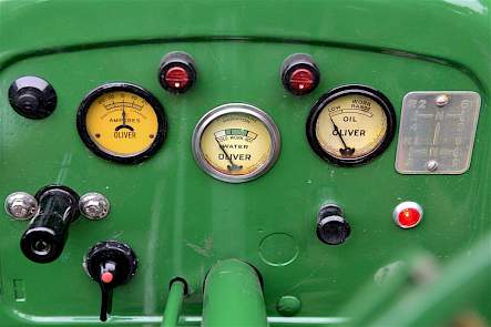 Het dashboard van de Oliver met rechts het schakelpatroon.