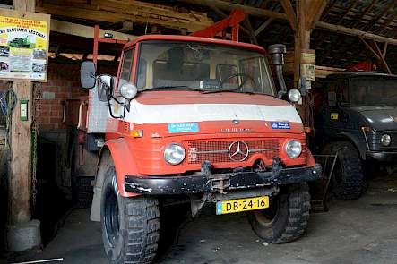 Prinsen heeft ook nog twee Unimogs waaronder deze ex-brandweerauto.