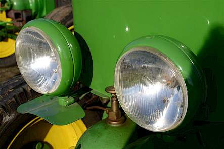 De koplampen van de 401