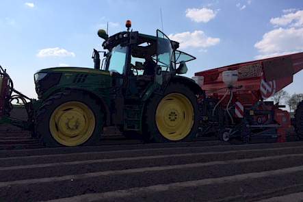 Miedema MS 4000 met JD in NOP