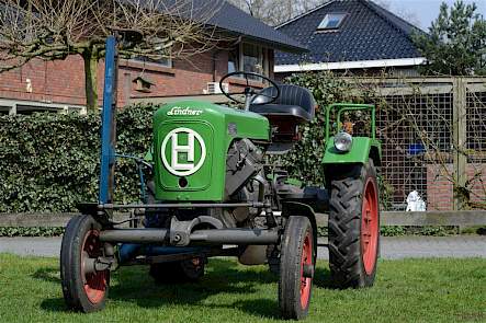 De Lindner HL 14 met maaibalk.