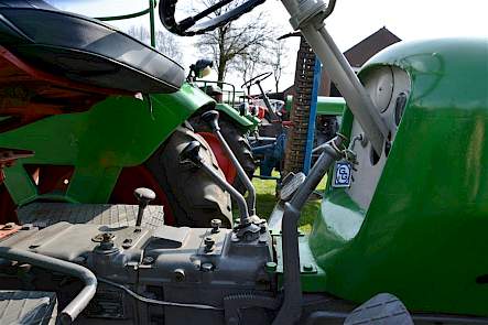 De BF35N had hoge en lage gearing en een aparte groep met vier versnellingen achteruit.