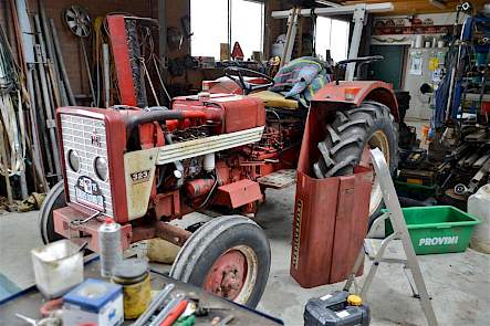 De McCormick 323 was de trekker waar Schoorl als jonge jongen op leerde rijden.