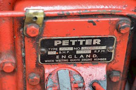 De Mebos werden voorzien van een 1 - of 2-cilinder Petter dieselmotor.