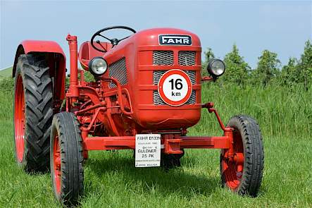 De Fahr D133N heeft een 3-cilinder G&uuml;ldnermotor.