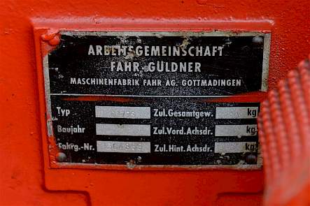 De samenwerking met G&uuml;ldner was een tijdje zo innig dat het merk ook op het typeplaatje van Fahr werd genoemd.
