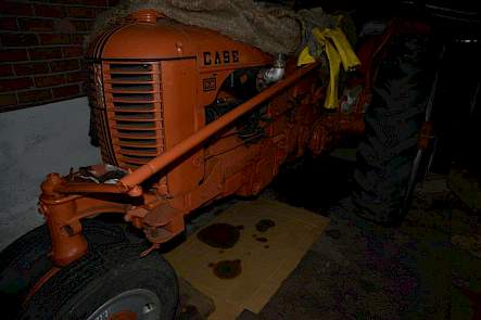 Rokx heeft ook nog twee oude Case trekkers van net na de oorlog, waaronder deze rowcrop DC.