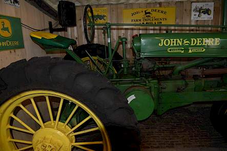 Dit is de oudste John Deere uit de collectie van Klaas Oord. Het is een type A uit 1935 met wielen met ronde spaken.
