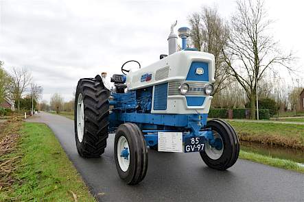 De Ford 6000 is maar kort in productie geweest, om precies te zijn van 1961 tot 1964. Problemen met de revolutionaire halfautomatische versnellingsbak Select-O-Speed bezorgden de trekker een slechte naam.
