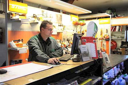 In de ruimte die tegenwoordig winkel mag heten worden dubbel zoveel Stihl-machines verkocht als voor de tijd dat ze werden ge&euml;taleerd.