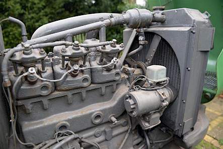 De Farmer 2 heeft een driecilinder watergekoelde MWM-motor van 35pk.
