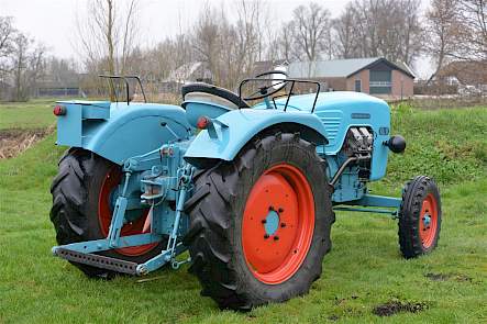 De Austro is een Oostenrijkse trekker. Hij werd ook geleverd onder de merknaam Warchalowski, vernoemd naar de gelijknamige Weense motorenfabriek, die de dieselmotoren voor de Austro leverde.