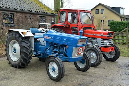 Behalve de Austro en Ford autotrekker heeft Segers ook een Ford 2000 en Massey Ferguson 155 gerestaureerd. Dit vooral om nostalgische redenen. De Ford 2000 was de eerste trekker op de ouderlijke boerderij van Koos en ook de trekker waarop hij heeft leren rijden. De Ford werd later ingeruild voor een Massey Ferguson 155.