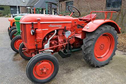 De Hanomag 425 wilde Koos graag hebben omdat ik het zon mooie trekker vind.