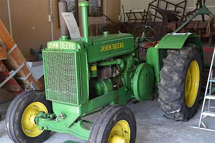 Deze John Deere AR uit 1935 is de oudste trekker uit de collectie van Jan Timmer.