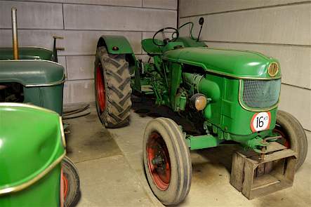 De D55 uit de D-serie van Deutz met een viercilinder diesel van 55 pk.