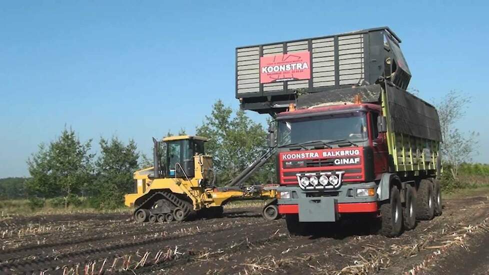 Uniek ! Terra Gator 2104 op rupsen in de mais HD Trekkerweb