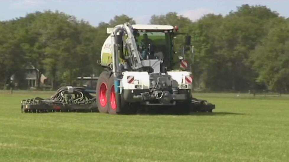 Claas Xerion 3800VC SGT - Trekkerweb.nl