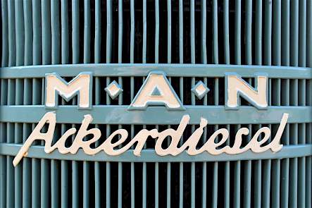 Zoals Fendts in de jaren vijftig de toevoeging Dieselross achter hun naam hadden staan,  werden M.A.N.-trekkers Ackerdiesels genoemd.