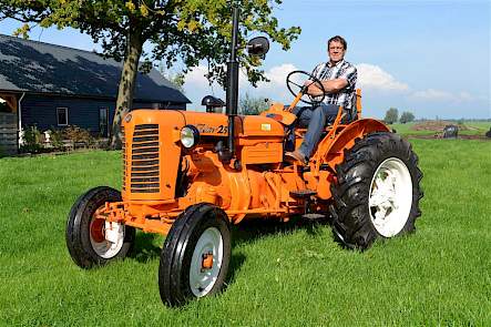 Als Lekkerkerker moet kiezen is de Zetor zijn lievelingstrekker. 'Die is bovendien net zo oud als ik zelf, van 1948'.