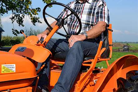 Joop Lekkerkerker begon een jaar of vijf geleden met het verzamelen van oldtimertrekkers. Eerst kwam de Zetor, toen de Fordson en als laatste de Fendt.