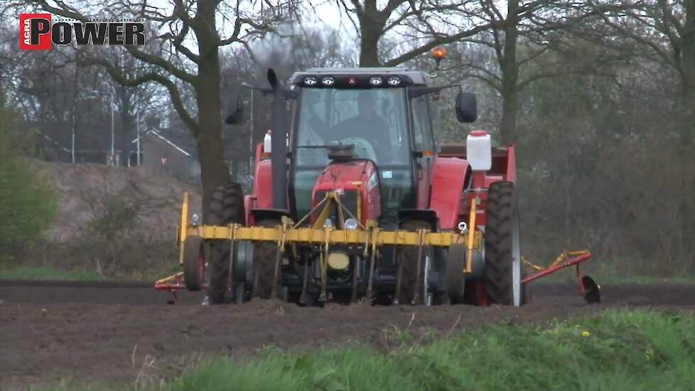 Aardappels poten met een Massey Ferguson 6465 - Agrio