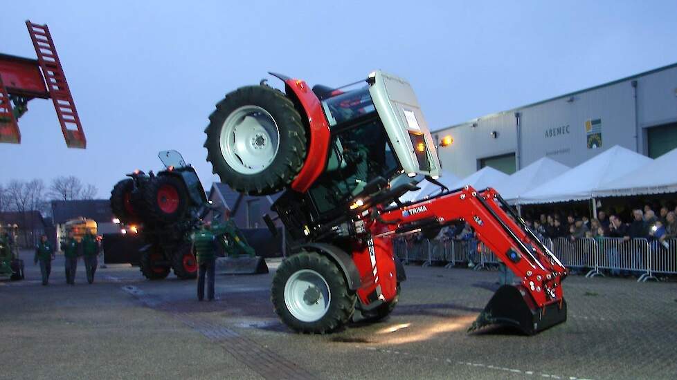 MF en Fendt unieke stunt bij show Abemec Trekkerweb HD