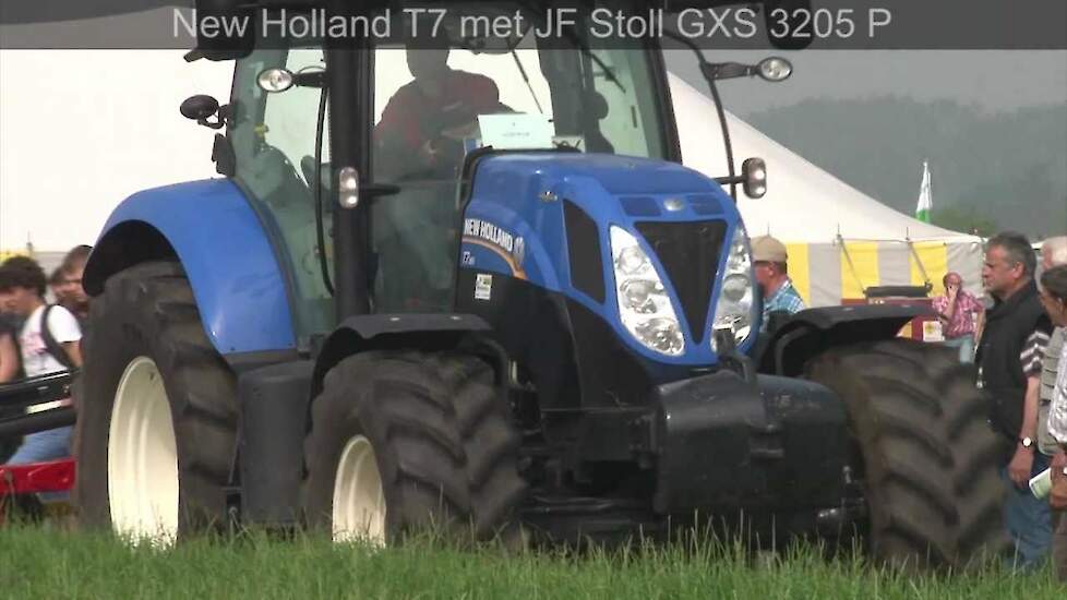 New Holland T7 met JF Stoll GXS 3205 P