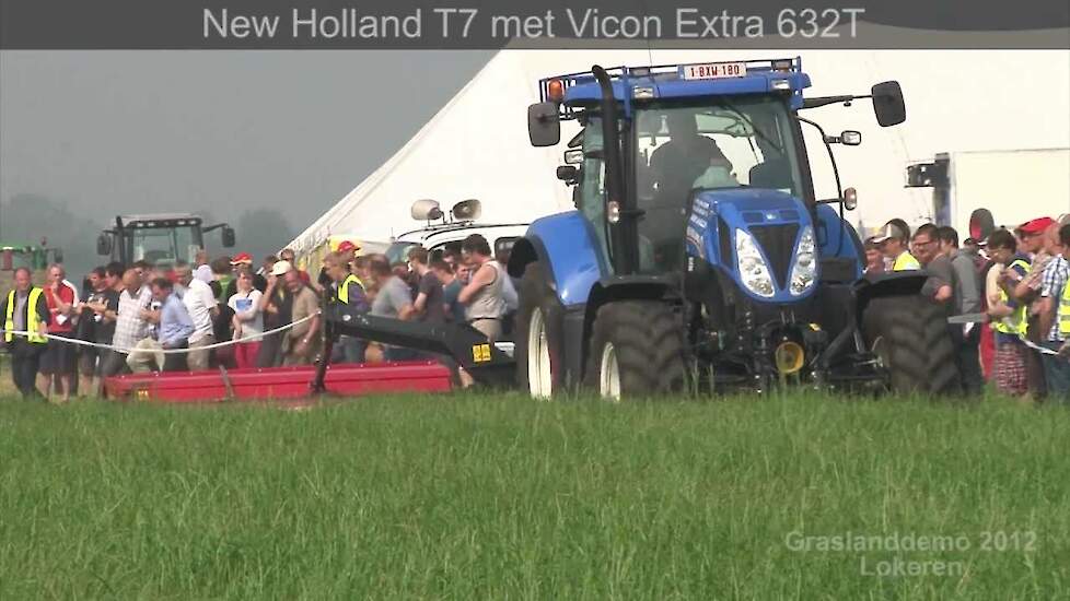 New Holland T7 met Vicon Extra 632T