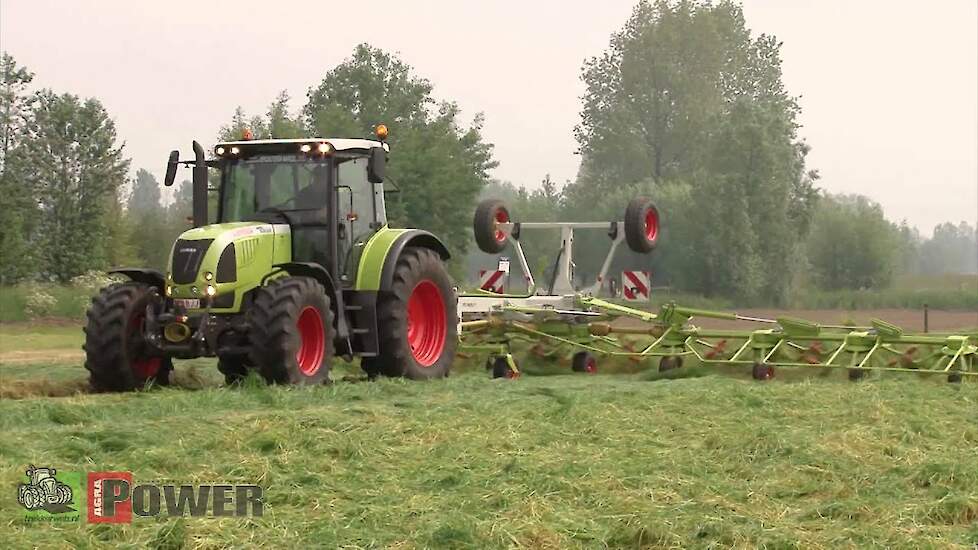 Claas Ares met Claas Volto 1320 T