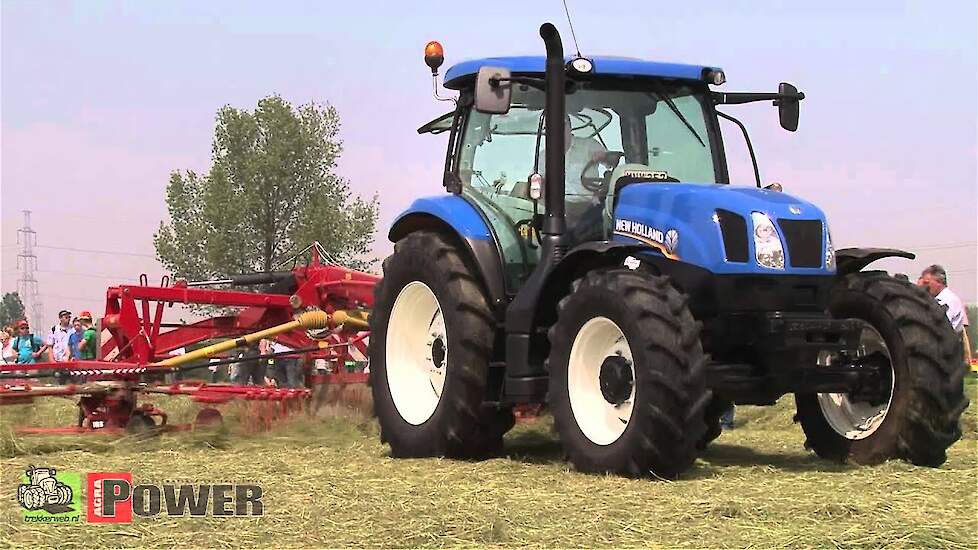 New Holland T6 met JF-Stoll R820 Plus