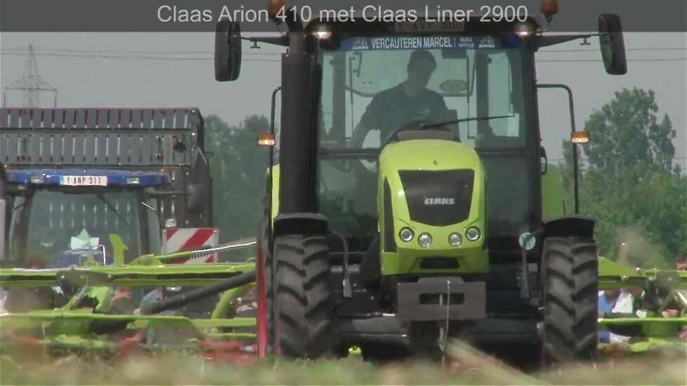 Claas Arion 410 met Claas Liner 2900