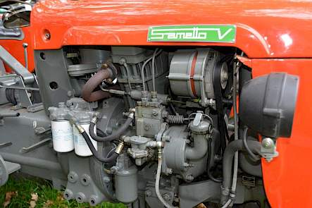 De Sametto V heeft een tweecilinder V-motor van 26pk.