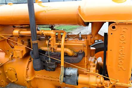 Het 4-cilinder blok van de Fordson N levert een maximaal vermogen van 25pk.