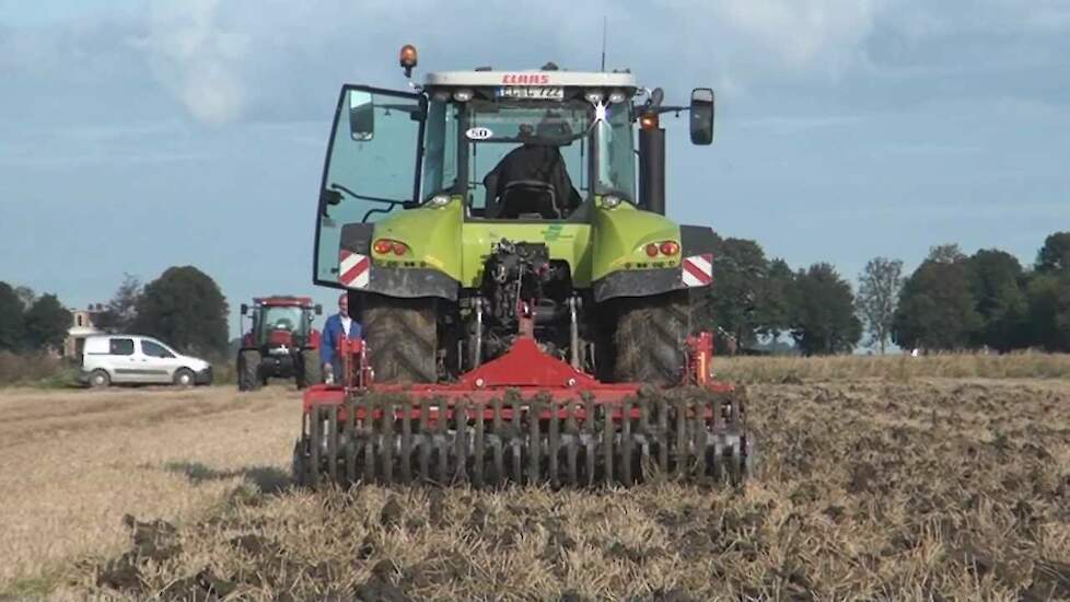 Claas Axion 810 met Kongskilde Delta Flex - Trekkerweb.nl