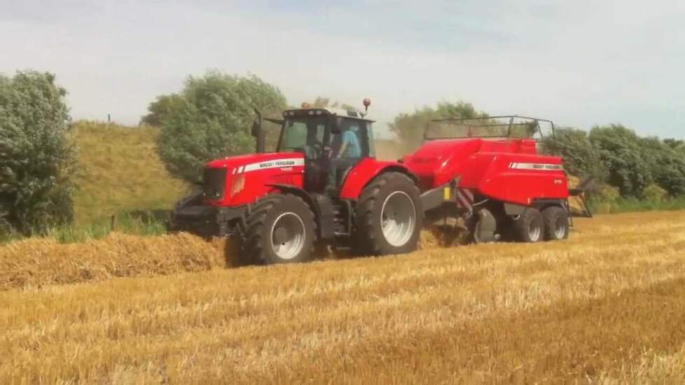 Massey Ferguson 7495 en Massey Ferguson 2170 grootpak pers Trekkerweb