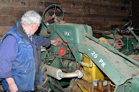 Deze systeemtrekker is een IFA uit de voormalige DDR. De trekker die uit 1956 dateert, had dan weer wel een motor van Lanz.