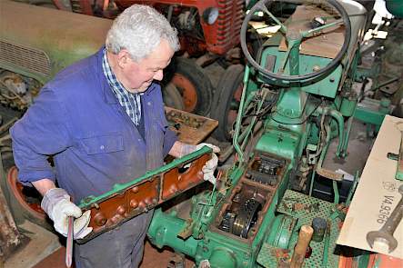 Deze systeemtrekker is een IFA uit de voormalige DDR. De trekker die uit 1956 dateert, had dan weer wel een motor van Lanz.