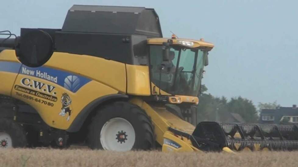 New Holland CX8080 in de gerst - Mähdreschen - Trekkerweb