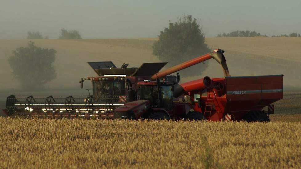 Case IH Axial Flow 9230 op tracks op Feldtag in Magdeburg - Trekkerweb.nl